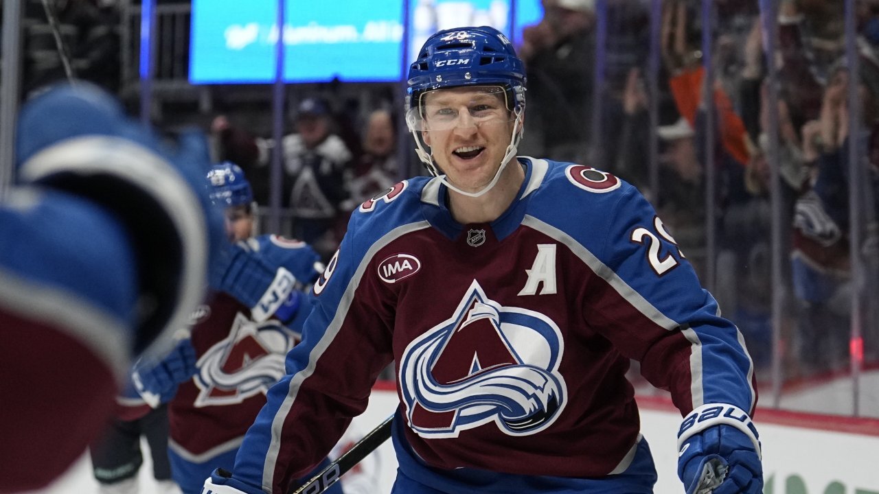 Player Performance of the Week: MacKinnon amazes with 5-assist game