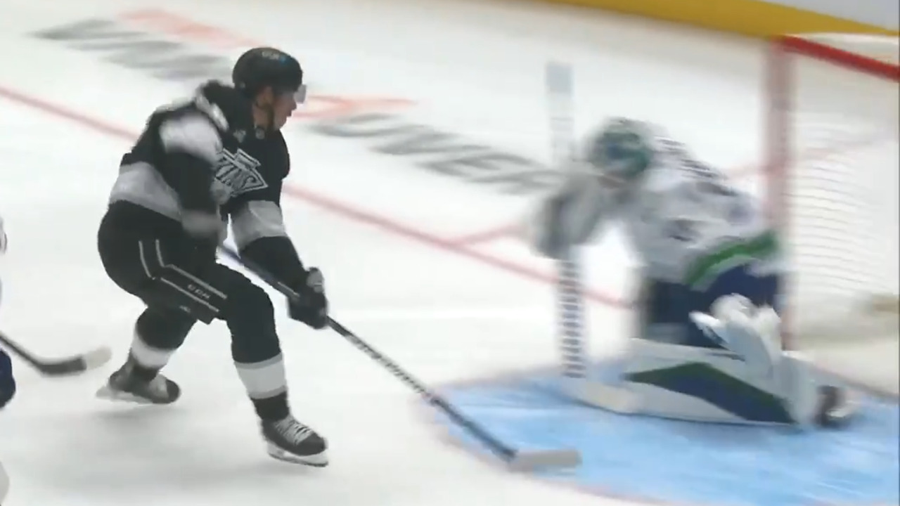 Kings’ Byfield drives the net before scoring backhand goal vs. Canucks