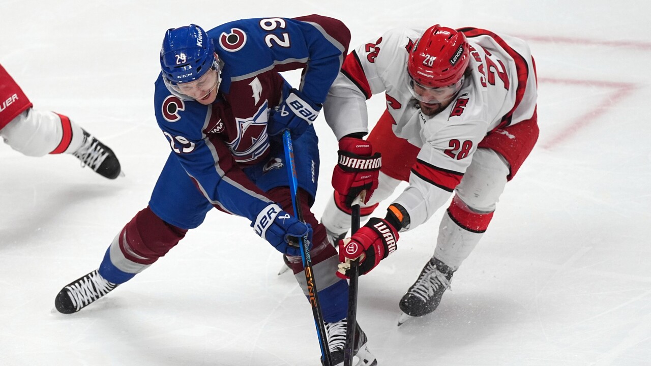 Avalanche’s MacKinnon, Lehkonen pot back-to-back goals 53 seconds apart