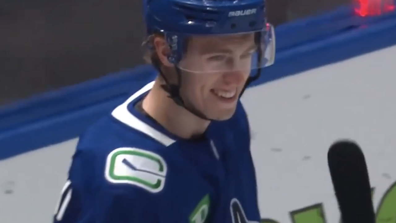 Canucks’ Lekkerimäki scores first NHL goal in second career game