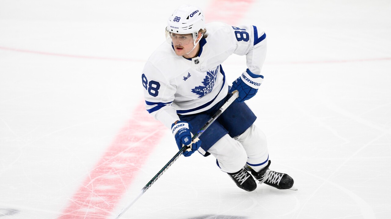 Are Maple Leafs comfortable with William Nylander at centre?