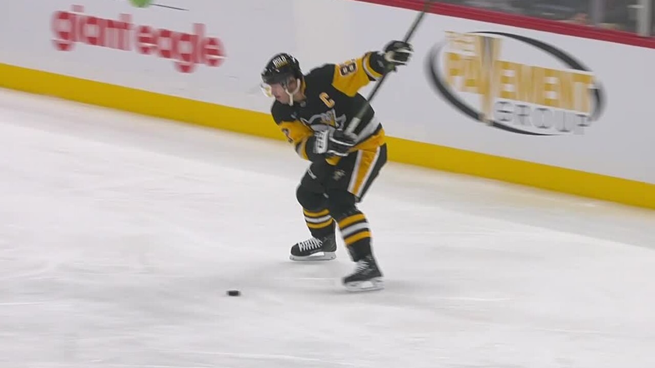 Penguins’ Crosby blasts slapshot from the point for 599th career goal