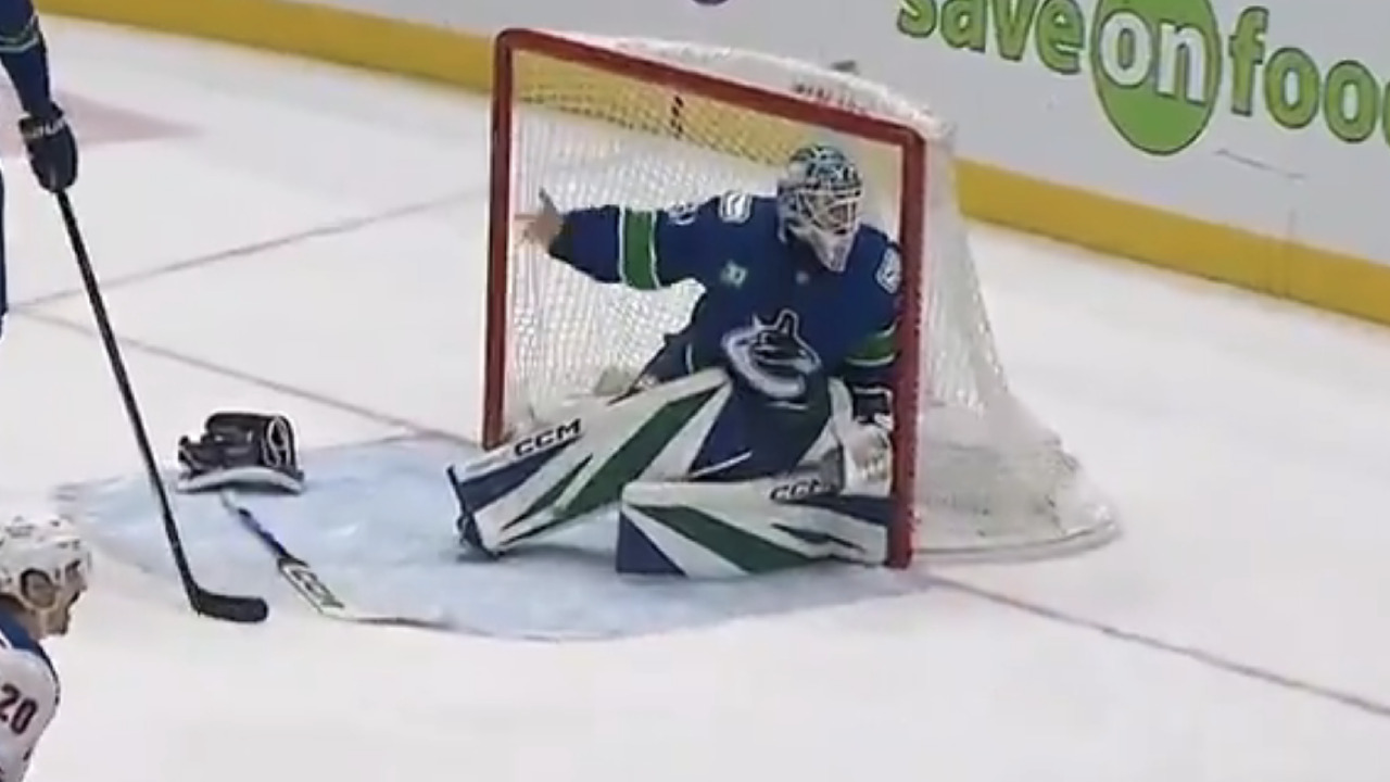 Canucks’ Silovs loses blocker, makes daring save to rob Rangers