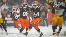 Nick Chubb plows through snow for late TD, gives Browns win over Steelers