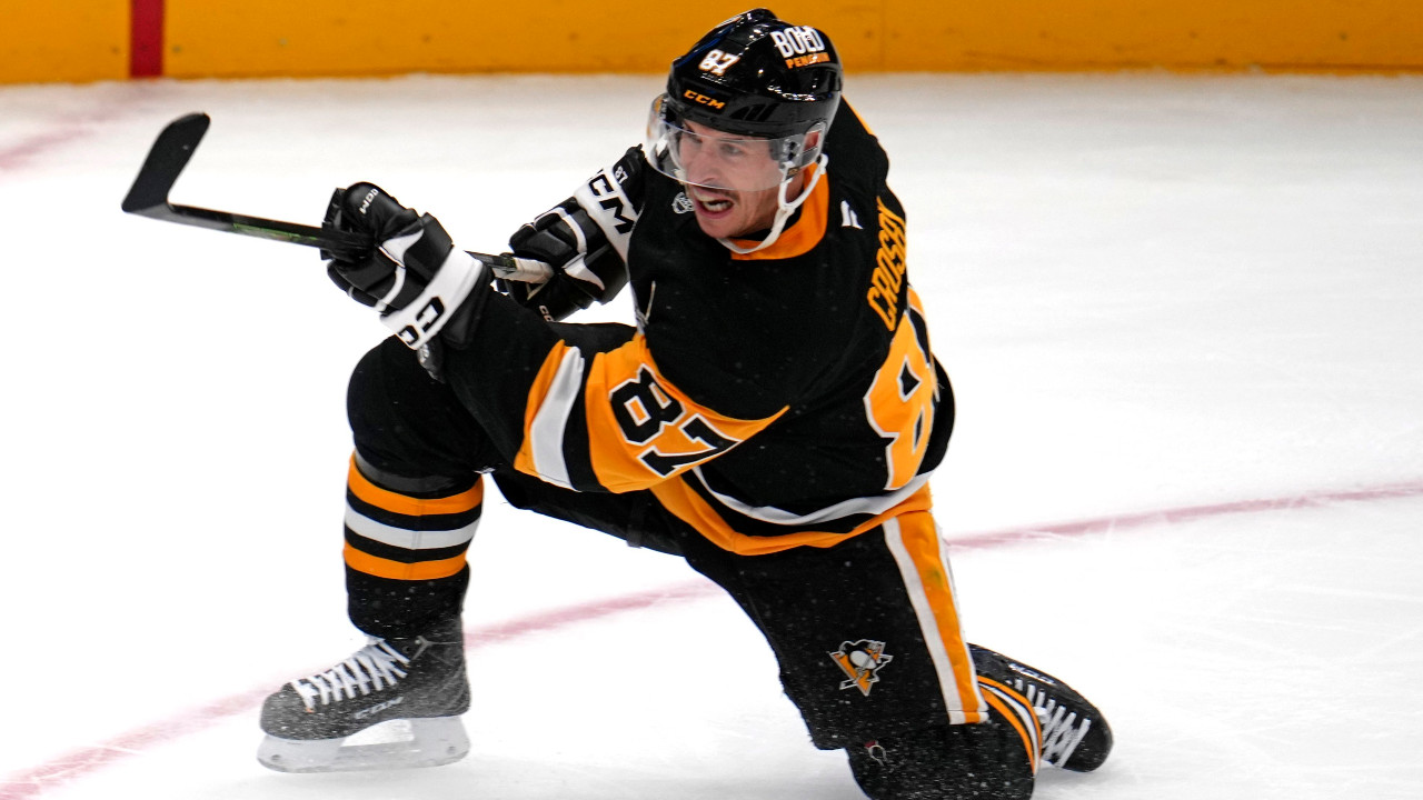 Crosby passes Sakic for 13th on all-time assists list