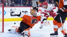 NHL Roundup: Hurricanes use three-goal outburst in third period to defeat Flyers