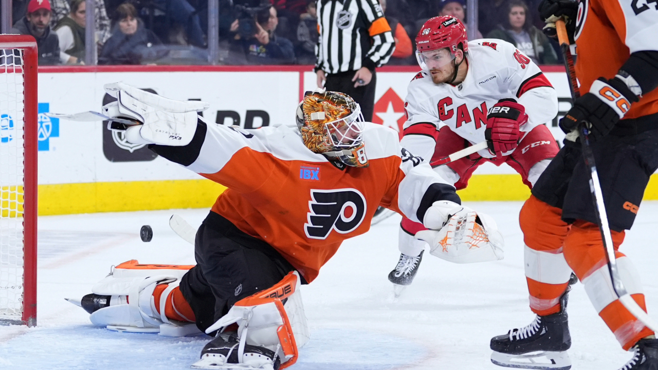 Hurricanes use three-goal outburst in third period to defeat Flyers