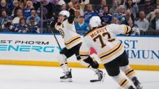 David Pastrnak&#8217;s goal completes rally as Bruins come back to stun Blues