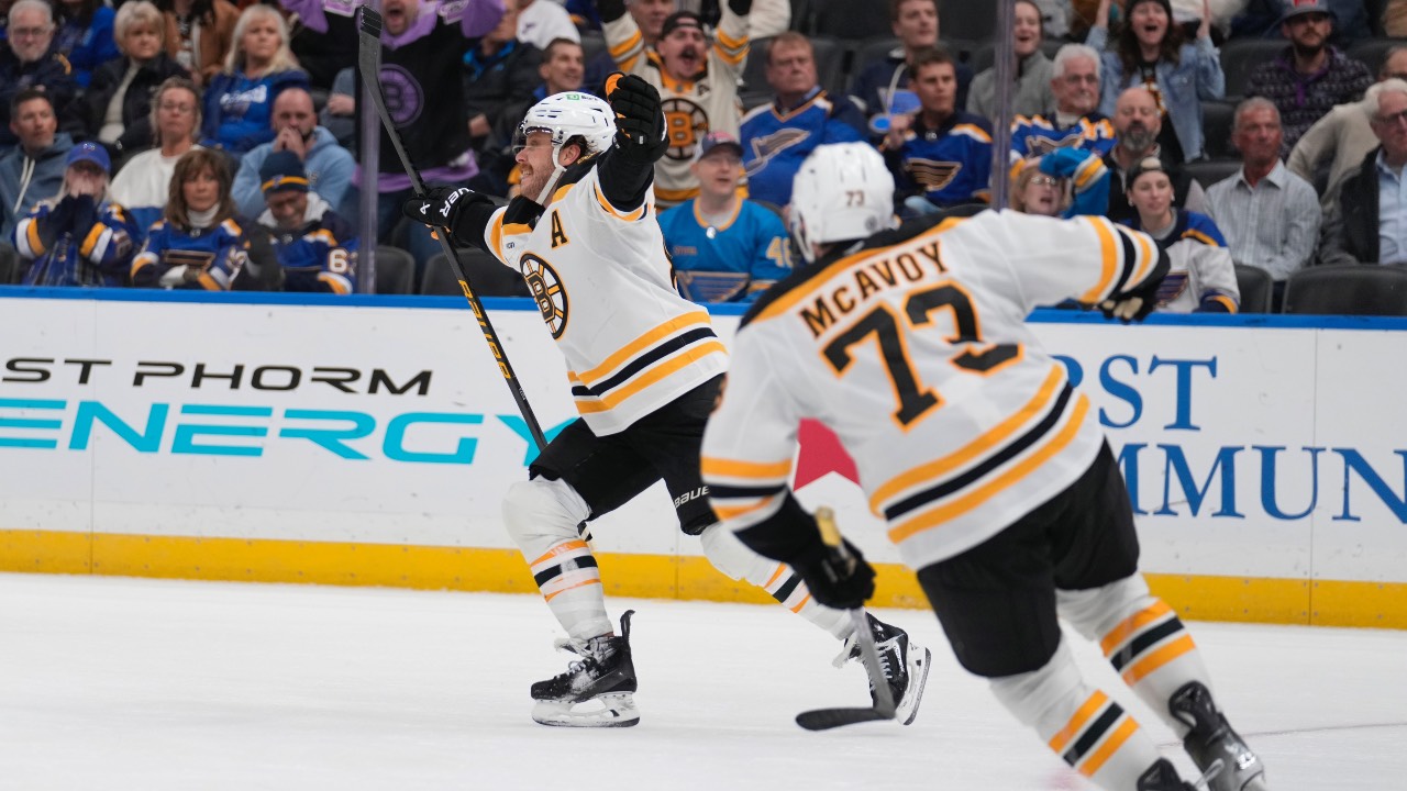 David Pastrnak’s goal completes rally as Bruins come back to stun Blues