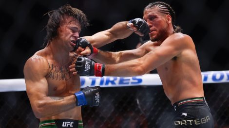 Diego-Lopes-fights-Brian-Ortega-in-a-featherweight-bout-during-UFC-306-at-the-Sphere-in-Las-Vegas