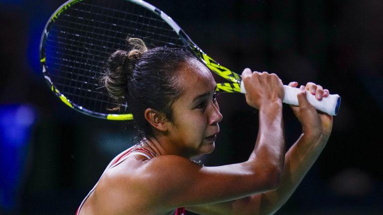 Canada's Leylah Fernandez returns the ball against Katie Boulter, of Britain, during the Billie Jean King Cup Finals at Martin Carpena Sports Hall in Malaga, southern Spain, Sunday, Nov. 17, 2024. (Manu Fernandez/AP)