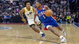 Sacramento Kings guard De'Aaron Fox (5) drives to the basket past Utah Jazz guard Collin Sexton (2) during the first half of an NBA basketball game Saturday, Nov. 16, 2024, in Sacramento, Calif. (Sara Nevis/AP)