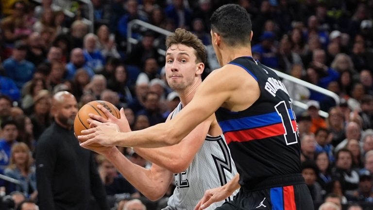 Orlando Magic forward Franz Wagner, left, drives to the basket against Detroit Pistons forward Simone Fontecchio, right, during the second half of an NBA game, Saturday, Nov. 23, 2024, in Orlando, Fla. (AP/John Raoux)