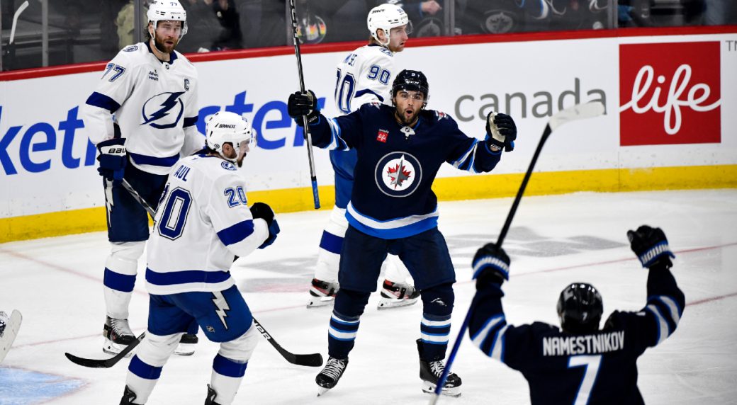 Jets use balanced scoring attack in victory over Lightning