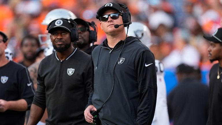 Las Vegas Raiders offensive coordinator Luke Getsy in the second half of an NFL football game Sunday, Oct. 6, 2024, in Denver. (AP Photo/David Zalubowski)