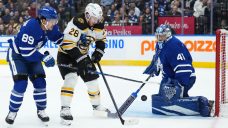 Stellar Stolarz, special teams lead Maple Leafs over Bruins