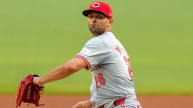 Pitcher Nick Martinez accepts $21.05 million qualifying offer to remain with Reds - Sportsnet.ca