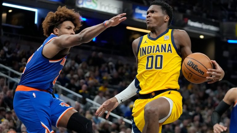 Indiana Pacers' Bennedict Mathurin (00) looks to shoot against New York Knicks' Miles McBride, left, during the second half of an NBA basketball game, Sunday, Nov. 10, 2024, in Indianapolis. (Darron Cummings/AP)