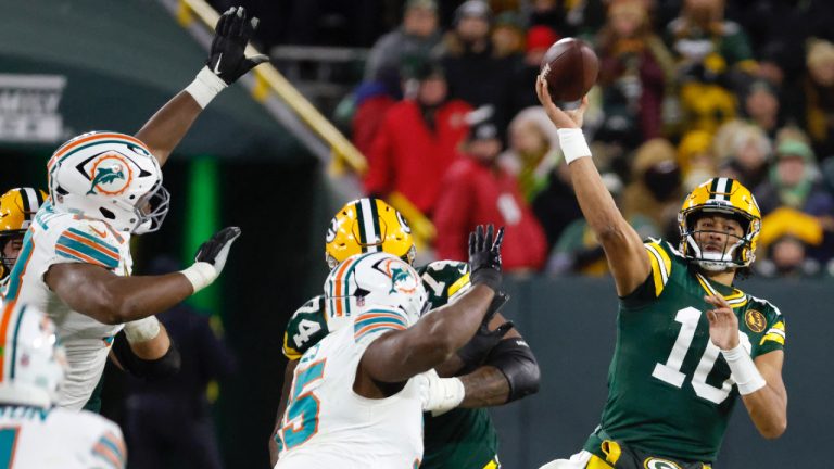 Love connects with Reed on two TDs as Packers use fast start to beat Dolphins