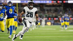 Philadelphia Eagles running back Saquon Barkley runs with the ball to score a touchdown during an NFL game against the Los Angeles Rams, Sunday, Nov. 24, 2024, in Inglewood, Calif. (AP/Kyusung Gong)