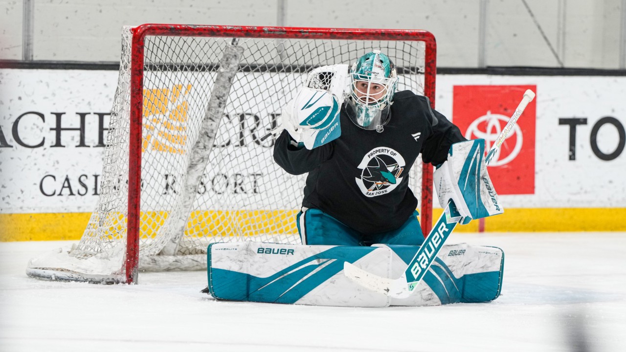 Goalie Yaroslav Askarov to make Sharks debut against Blues