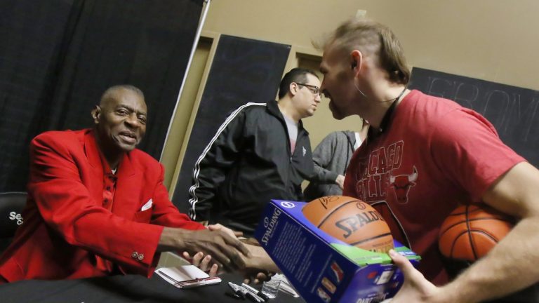 Former Chicago Bulls player Bob Love shakes hands with Luka Rachowsky of Roselle, Ill., during Fan Fest of the Chicago Bulls' new NBA D-League franchise Sunday, March 13, 2016, in Hoffman Estates, Ill. (Gilbert R. Boucher II/Daily Herald via AP)