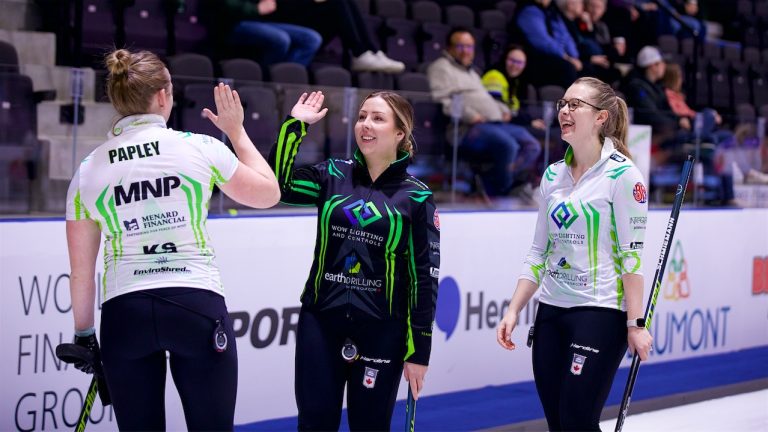 Paige Papley (left), Selena Sturmay (centre) and Danielle Schmiemann (right) at the Co-op Canadian Open on Friday, Nov. 8, 2024, in Nisku, Alta. (Anil Mungal/GSOC)