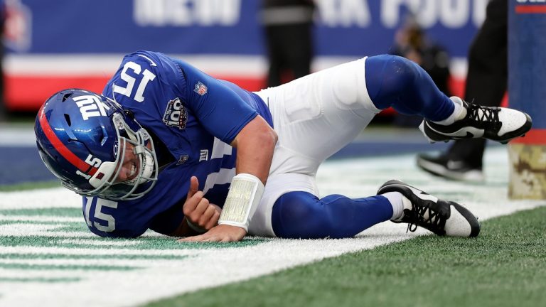 Giants QB Tommy DeVito has sore throwing arm after loss to Bucs