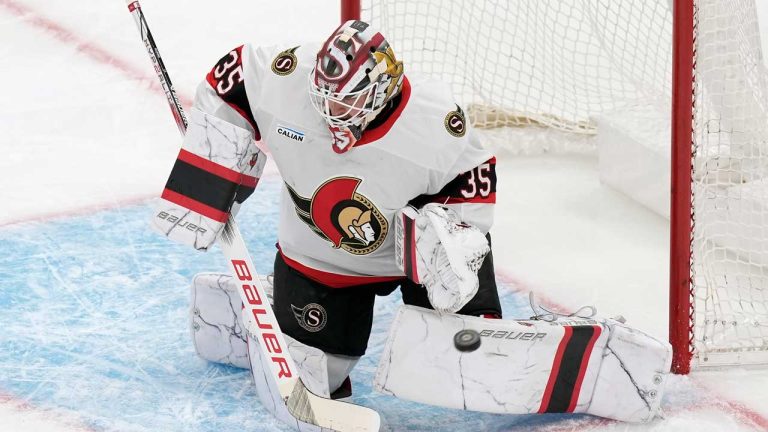 Ottawa Senators' Linus Ullmark plays against the Boston Bruins during the first period of an NHL hockey game. (Michael Dwyer/AP)