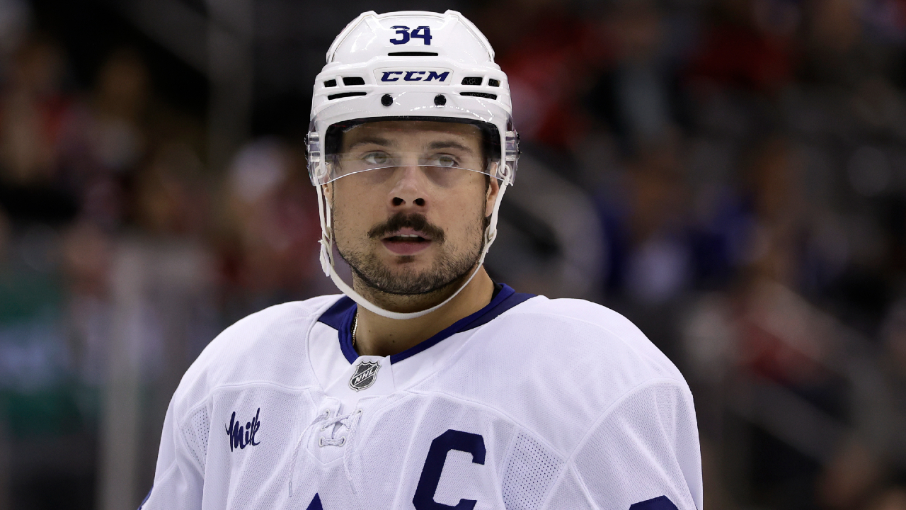 Why does the Maple Leafs’ power play struggle with Matthews?