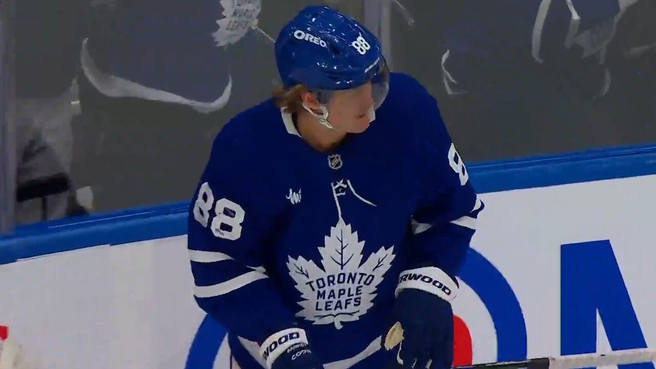 Maple Leafs’ Nylander tips and bats puck mid-air for ridiculous goal