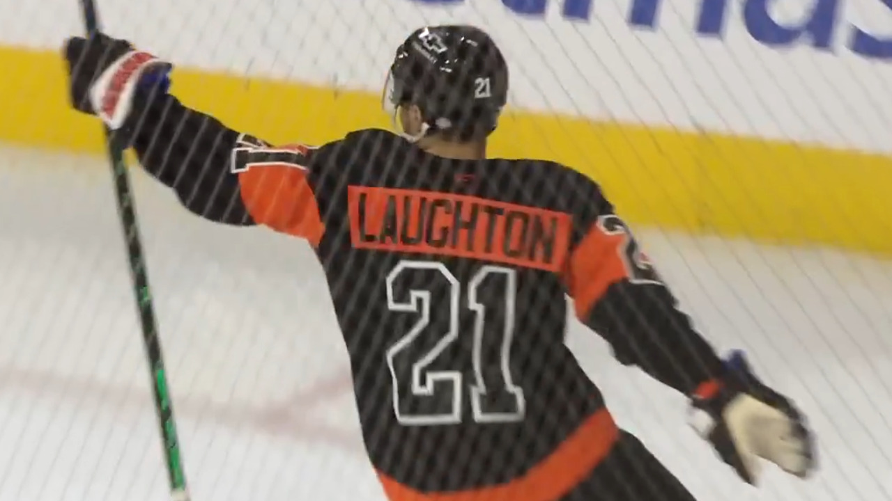 Flyers’ Laughton rips slapshot for unconventional breakaway goal