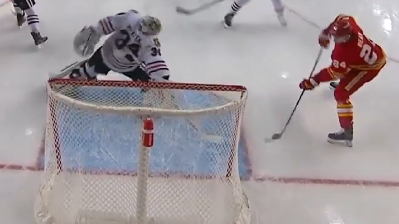 Blackhawks’ Mrazek robs Flames’ Bean with unbelievable stick save