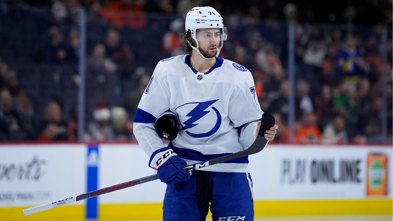 Lightning’s Cirelli exits vs. Canucks after hit from Juulsen