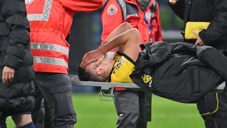 Dortmund's Nico Schlotterbeck is carried off the pitch following an injury during the Champions League opening phase soccer match between Borussia Dortmund and FC Barcelona at the Signal-Iduna Park in Dortmund, Germany, Wednesday Dec. 11, 2024. (Bernd Thissen/dpa via AP)