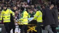 West Ham&#8217;s Fabianski taken off on stretcher after injury vs. Southampton