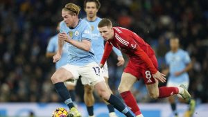 Manchester City's Kevin De Bruyne and Nottingham Forest's Elliot Anderson challenge for the ball during the English Premier League soccer match between Manchester City and Nottingham Forest at the Etihad Stadium in Manchester, Wednesday, Dec. 4, 2024. (Dave Thompson/AP)
