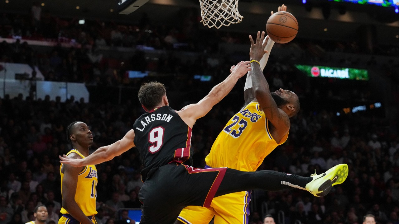 NBA Roundup: Heat set assists record in blowout win over Lakers