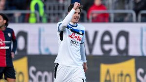 Atalanta's streaker Nicolò Zaniolo celebrates after scoring his side's first goal during the Serie A match between Cagliari Calcio and Atalanta at the Unipol Domus in Cagliari, Italy, Saturday, Dec. 14, 2024. (Gianluca Zuddas/LaPresse via AP)