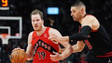 Raptors&#8217; Poeltl exits vs. Bulls with groin injury