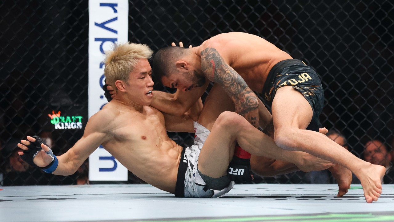 Pantoja defends flyweight title with submission of Asakura at UFC 310