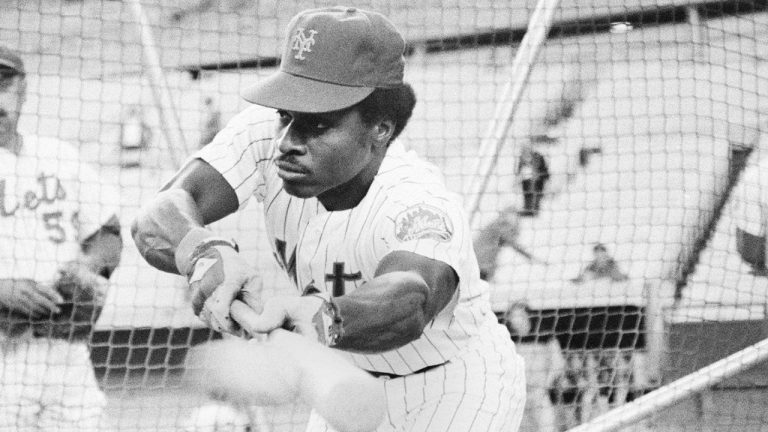 New York Mets Lenny Randle takes batting practice on Sept. 21, 1977 in New York. (Richard Drew/AP)