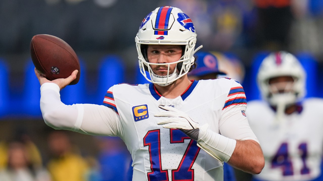 Report: Bills QB Josh Allen had been playing with broken hand