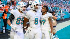 Jonnu Smith TD gives Dolphins OT win, eliminates Jets from playoffs