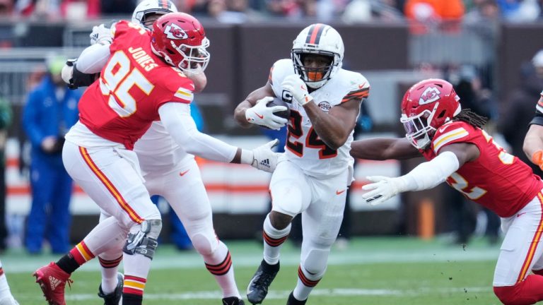 Cleveland Browns running back Nick Chubb, centre, carries the ball between Kansas City Chiefs defensive tackle Chris Jones (95) and linebacker Nick Bolton, right, in the first half of an NFL football game in Cleveland, Sunday, Dec. 15, 2024. (Sue Ogrocki/AP)