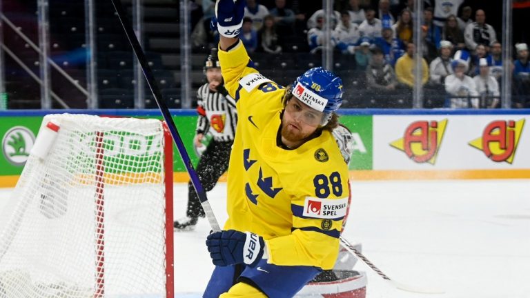 William Nylander of Sweden celebrates scoring during the Hockey World Championship quarterfinal match between Sweden and Canada in Tampere, Finland, Thursday, May 26, 2022. (Vesa Moilanen/Lehtikuva via AP)