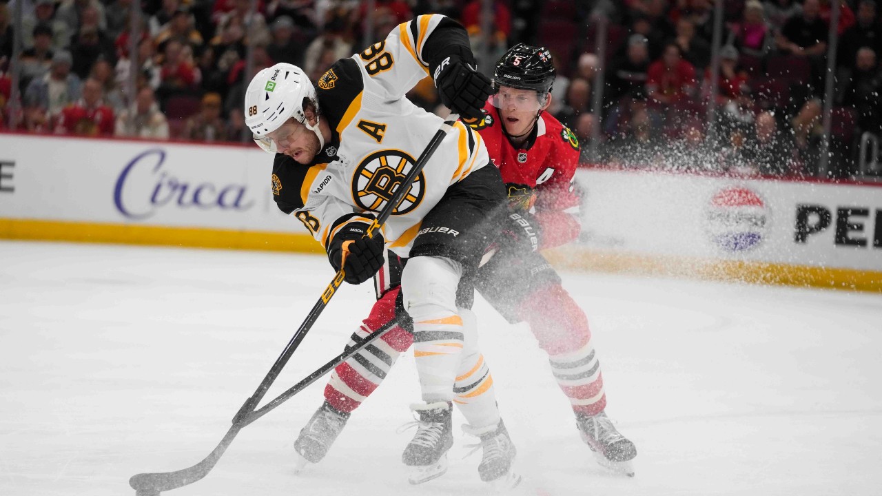 NHL Roundup: Bruins beat Blackhawks for third win in a row