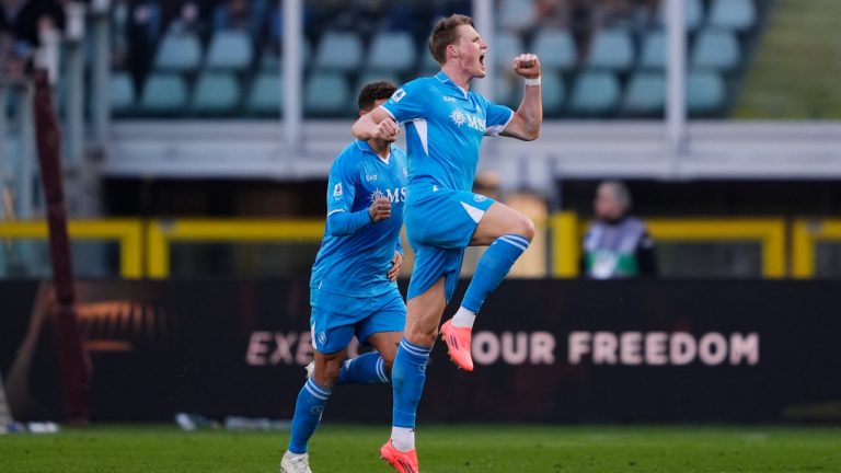 Napoli's Scott McTominay, left, celebrates after scoring his side's first goal during the Serie A soccer match between Torino FC and SSC Napoli the Stadio Olimpico Grande Torino in Turin, north west Italy, Sunday, Nov. 24, 2024. (Fabio Ferrari/LaPresse via AP)