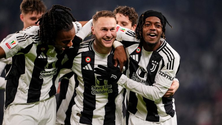 Juventus' Teun Koopmeiners, front centre, celebrates after scoring his side's second goal during the round of 16 Coppa Italia soccer match between Juventus Turin and Cagliari Calcio in Turin, Italy, Tuesday, Dec. 17, 2024. (Fabio Ferrari/LaPresse via AP)