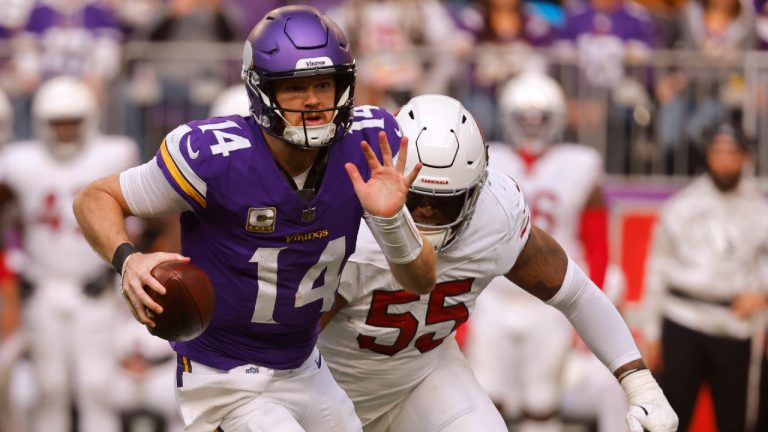 NFL Week 13 Roundup: Vikings rally past Cardinals to extend win streak